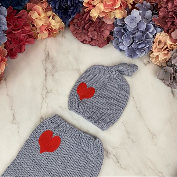 Newborn Baby Hand Knit Bluish Gray Outfit with Red Heart Photography Prop - Picture 4 of 14